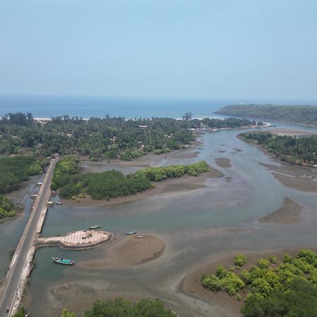 The Mangrove Hotel Achra Exterior photo